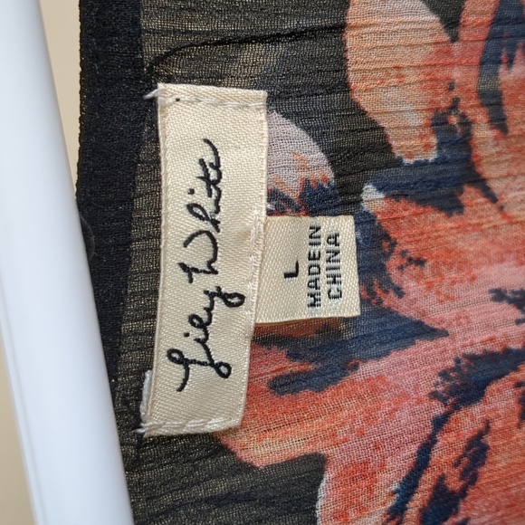 Large Lily White Floral Top Strappy Shirt Black Blue Flowers - Picture 8 of 16